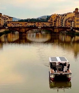 Arnoboat: la mini crociera con il battello green sull'Arno sotto i ponti di Firenze