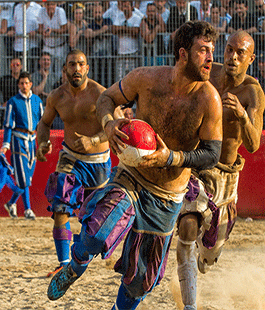 Calcio Storico Fiorentino: nel giorno del Patrono di Firenze la finale tra Azzurri e Rossi