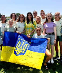 Giovani ucraini con la Nazionale Femminile Italiana al Centro Tecnico Federale di Coverciano