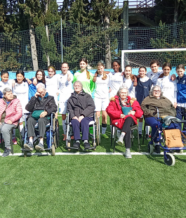 Calcio femminile under 15: le tifose over 80 dell'Rsa San Giuseppe all'Affrico di Firenze
