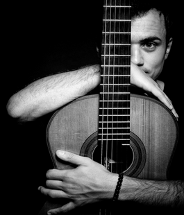 Il chitarrista Luciano Monaco per la prima volta in concerto al Codex49Rosso di Firenze