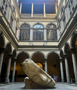 "Silent Studio (Reduced to 88%)" di Mark Manders nel Cortile del Palazzo Strozzi di Firenze